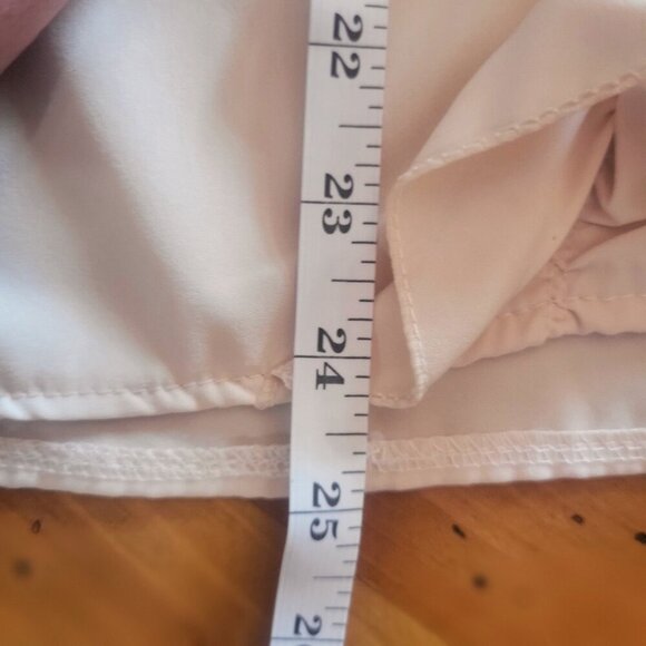 Ruffled Shoulder Sleeveless Blush Colored V-neck Blouse - Size M - Picture 6 of 10